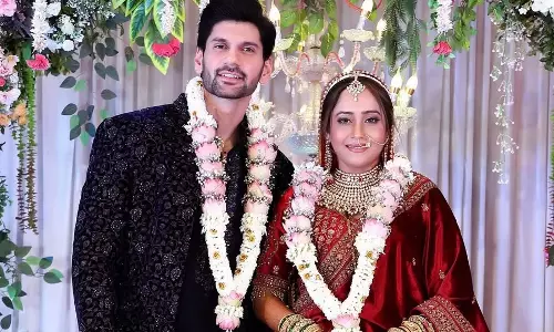Balika Vadhu फेम आसिया काजी अपने प्रेमी गुलशन नैन के साथ शादी के बंधन में बंधी Balika Vadhu फेम आसिया काजी अपने प्रेमी गुलशन नैन के साथ शादी के बंधन में बंधी