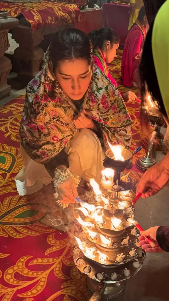 राशी खन्ना ने काशी में मनाया बर्थडे