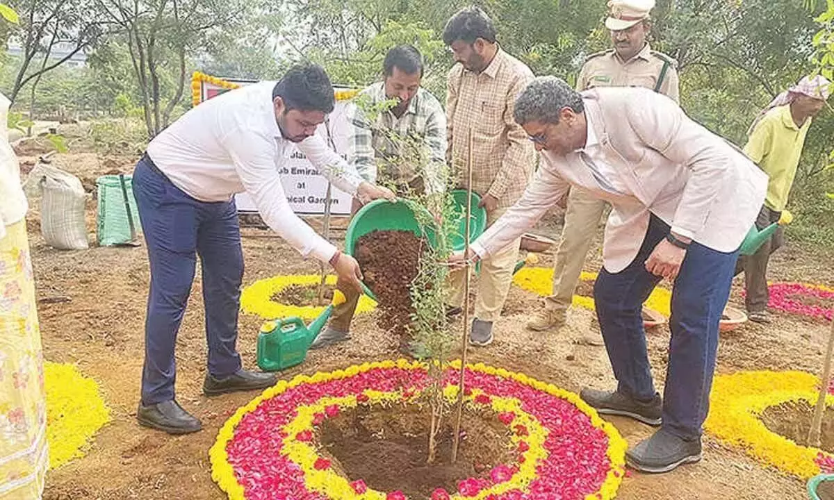 Telangana: यूएई राष्ट्रीय दिवस पर 53 पौधे लगाए गए