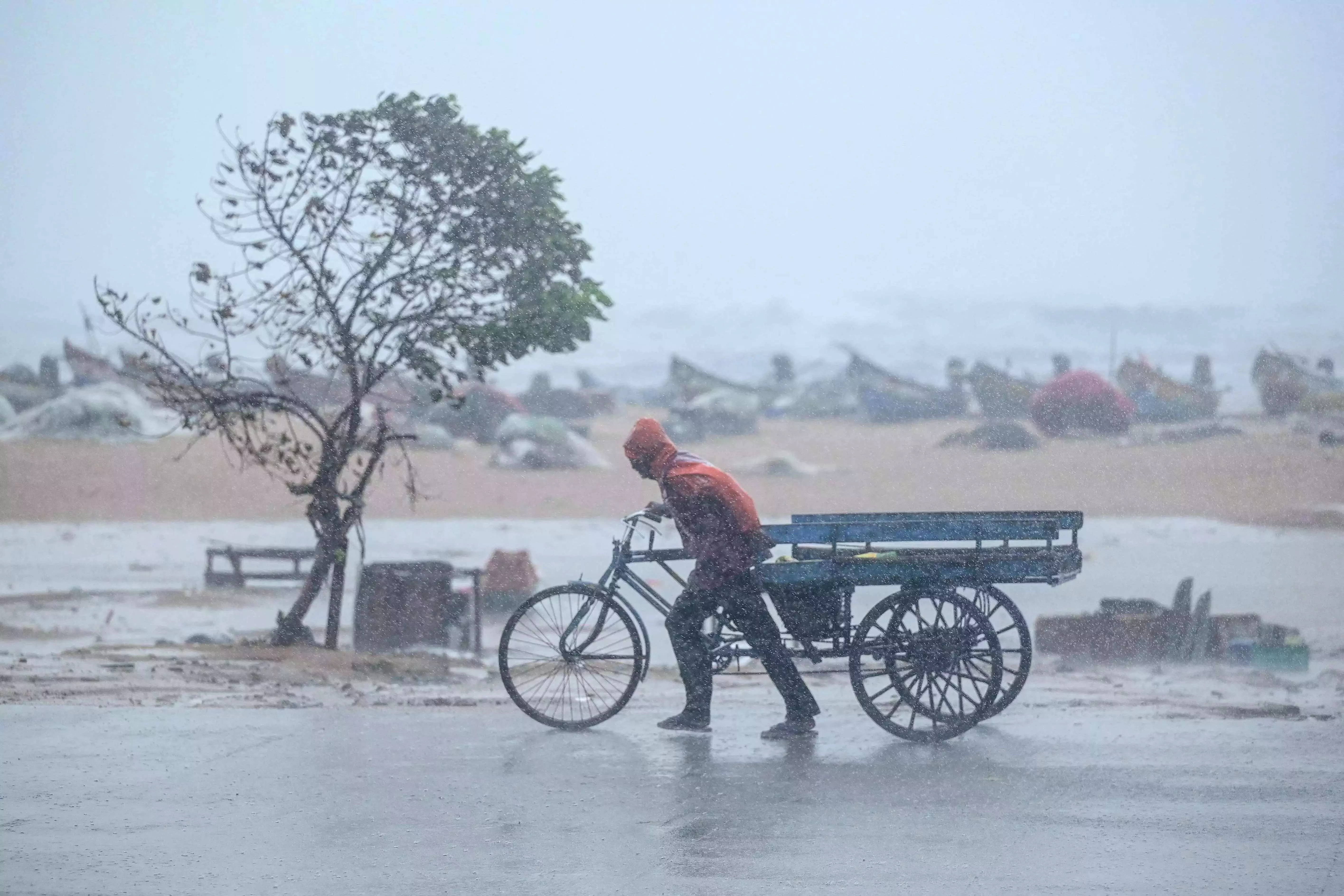 Cyclone Fengal: नेल्लोर जिले में भारी बारिश