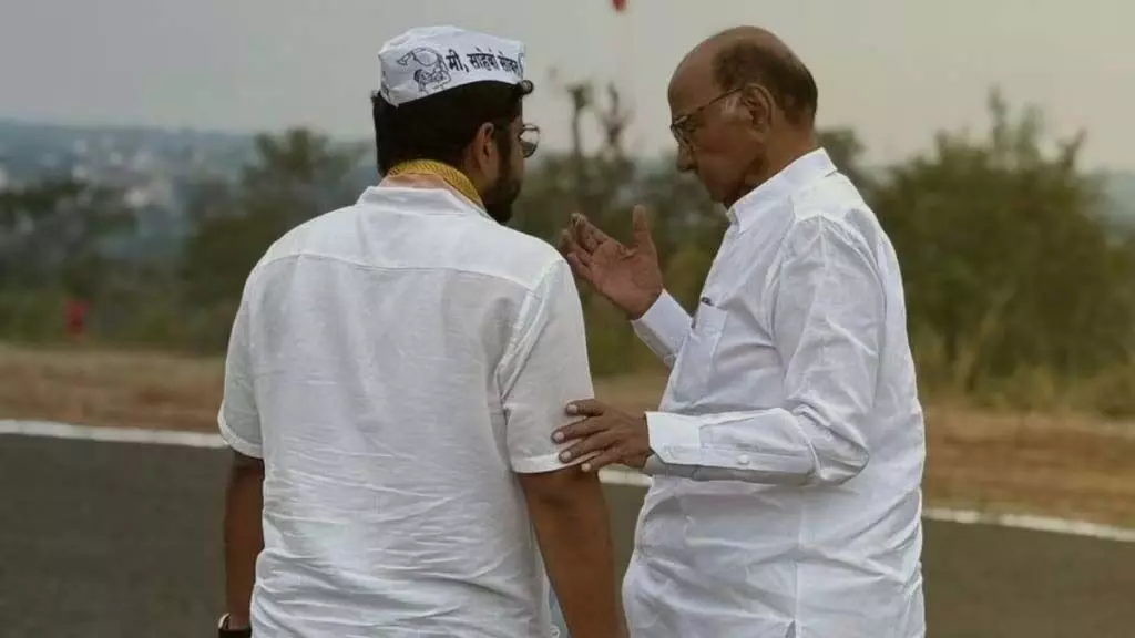 Sharad Pawar ने कान में क्या कहा? रोहित पाटिल ने वायरल फोटो का राज खोला