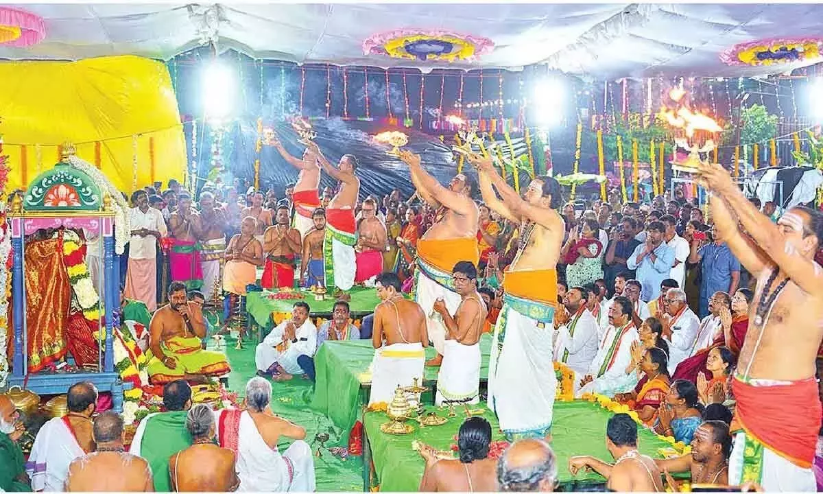 Andhra Pradesh : स्वर्णमुखी नदी पर भव्य गंगा हरती समारोह श्रद्धालुओं को रोमांचित करता