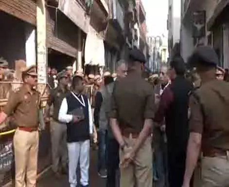 UP: 3 सदस्यीय न्यायिक पैनल ने कड़ी सुरक्षा के बीच संभल में शाही मस्जिद क्षेत्र का निरीक्षण किया UP: 3 सदस्यीय न्यायिक पैनल ने कड़ी सुरक्षा के बीच संभल में शाही मस्जिद क्षेत्र का निरीक्षण किया