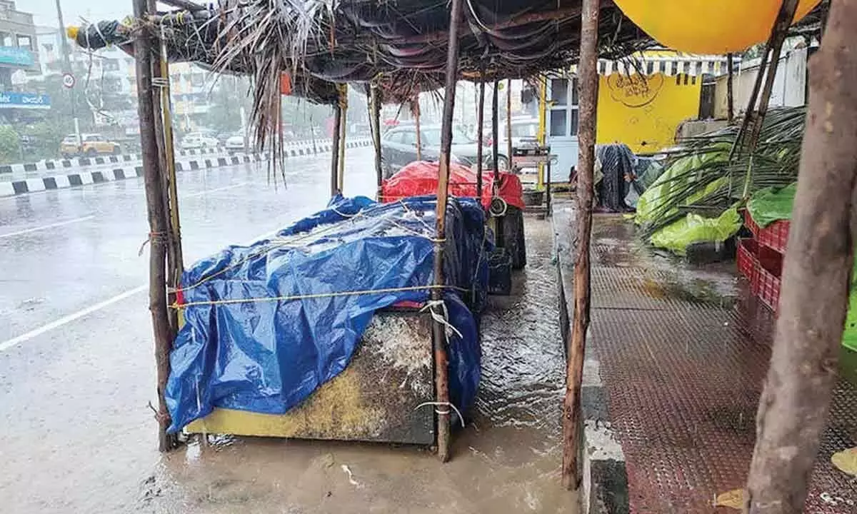 Andhra Pradesh : चक्रवात के प्रभाव से विजाग प्रभावित