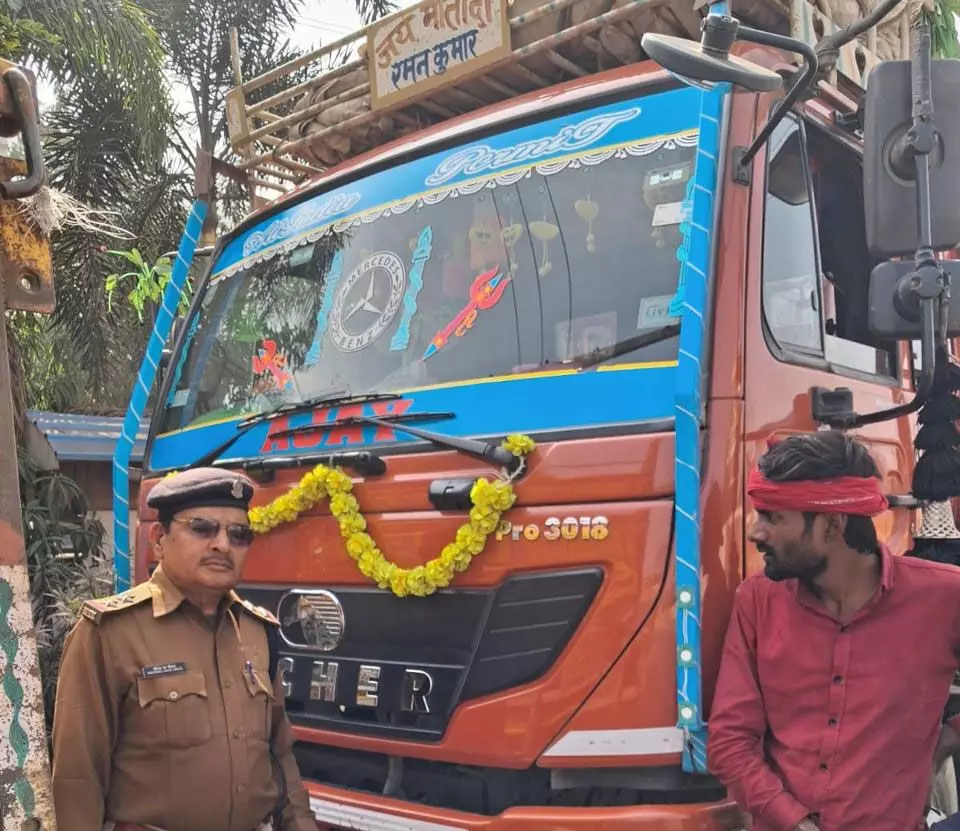 Raipur Breaking : No parking में खड़ी 100 से अधिक मालवाहक वाहनों पर ताबड़तोड़ कार्यवाही