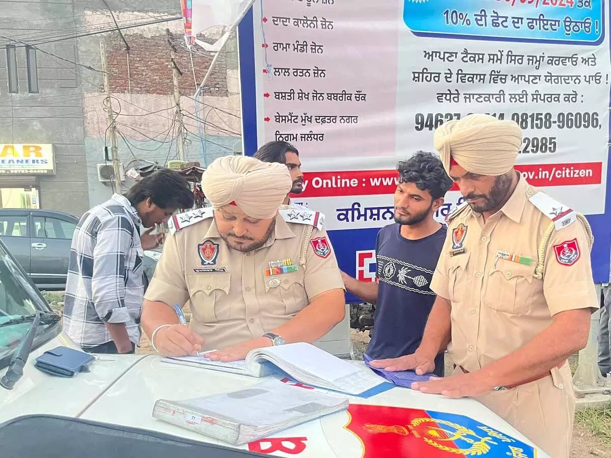 Jalandhar: यातायात नियमों का उल्लंघन करने वालों पर पुलिस ने कसी नकेल