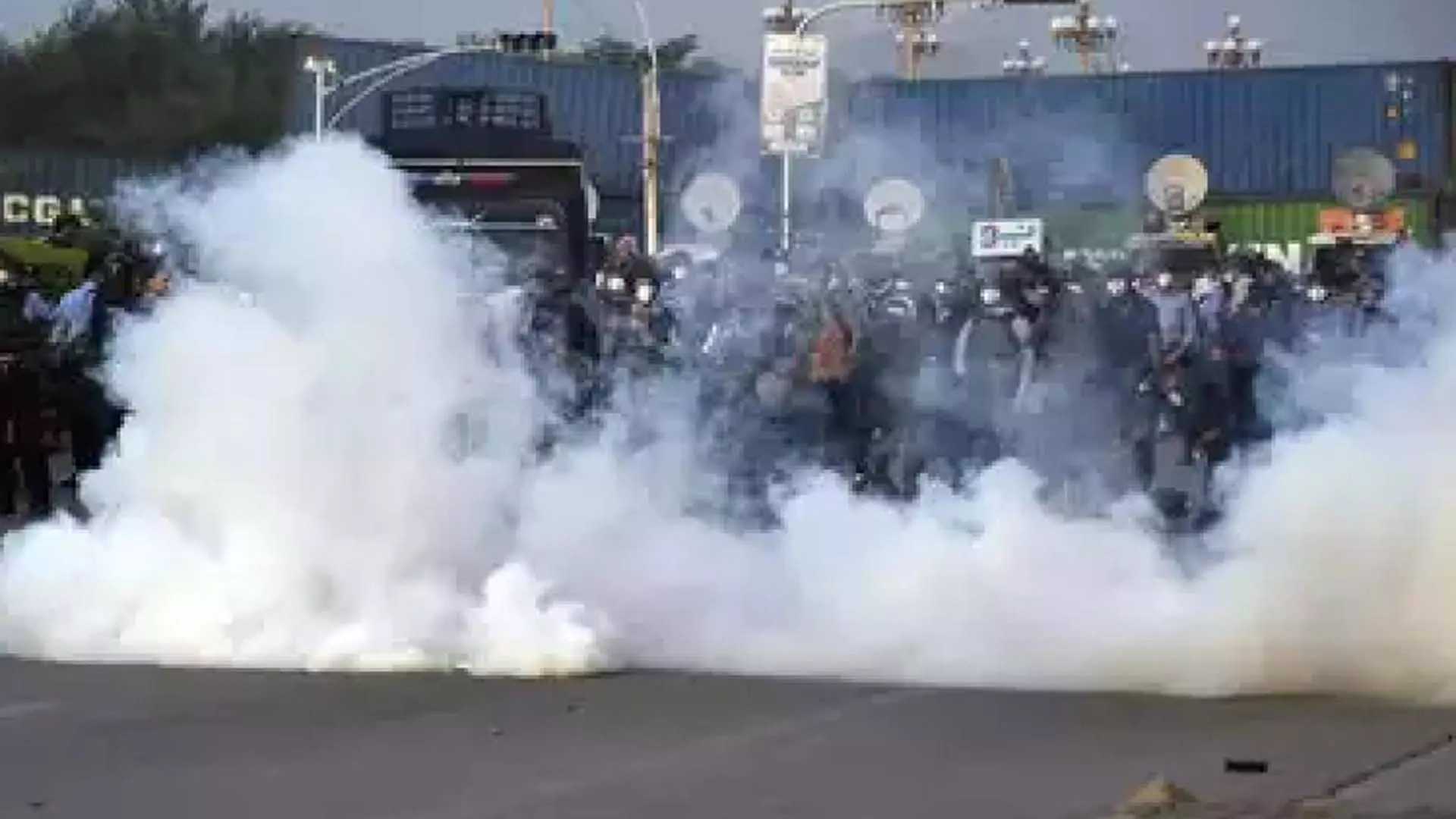 Pakistan: संघर्ष विराम के बावजूद कुर्रम में संघर्ष जारी, मृतकों की संख्या 130 हुई Pakistan: संघर्ष विराम के बावजूद कुर्रम में संघर्ष जारी, मृतकों की संख्या 130 हुई