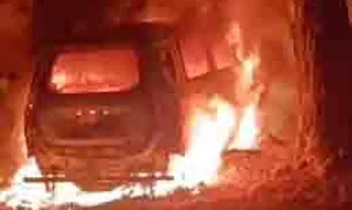 Punjab :    देर रात हादसा,  खड़ी कार में लगी आग