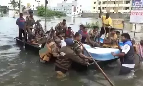 Puducherry में 47 सेमी बारिश.. घरों में घुसा बाढ़.. भारी नुकसान.. बुलाई सेना