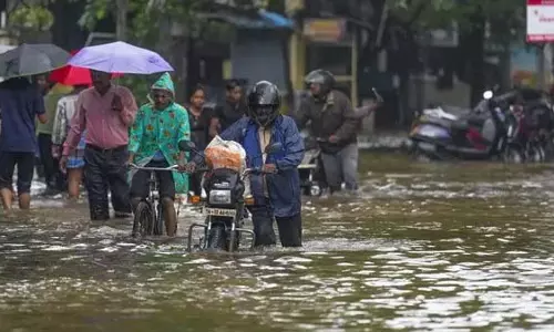 Tamil Nadu और पुडुचेरी में भारी बारिश, चक्रवाती तूफान फेंगल पहुंचा