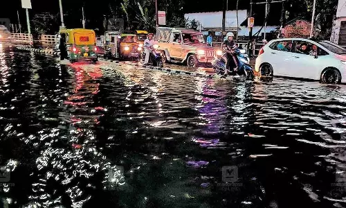 Fengal Effect: केरल में भी बारिश, 7 जिलों में आज येलो अलर्ट Fengal Effect: केरल में भी बारिश, 7 जिलों में आज येलो अलर्ट