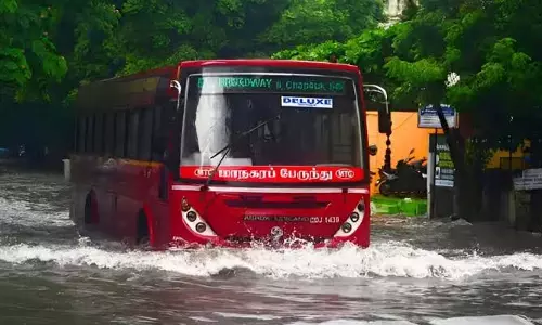 चक्रवात फेंगल के बीच यात्रियों की सहायता के लिए एमटीसी ने विशेष बसें तैनात कीं