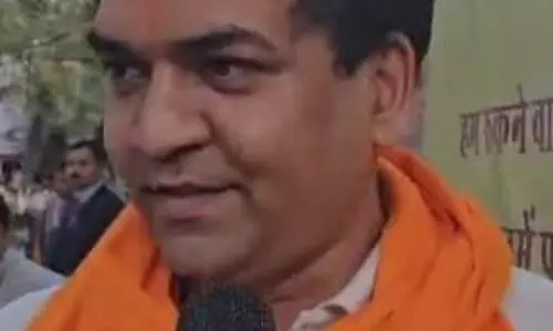 माफिया और गुंडों से डील मुख्यमंत्री के घर से होती है: कपिल मिश्रा माफिया और गुंडों से डील मुख्यमंत्री के घर से होती है: कपिल मिश्रा