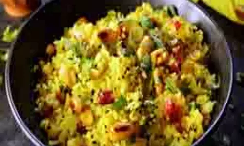 Recipe:नाश्ते में खाएं मीठा पोहा