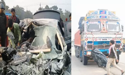 अंबिकापुर में 4 लोगों की मौत, ट्रक की ठोकर से कार के उड़े परखच्चे