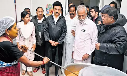 Tamil Nadu: मुख्यमंत्री स्टालिन ने राहत कार्यों की समीक्षा की Tamil Nadu: मुख्यमंत्री स्टालिन ने राहत कार्यों की समीक्षा की