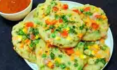 Breakfast Recipe: नाश्ते में बनाएं बेसन सूजी के उत्तपम