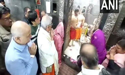 दिल्ली के पूर्व उपमुख्यमंत्री और बिहार के राज्यपाल ने Ujjain के महाकाल मंदिर में पूजा-अर्चना की