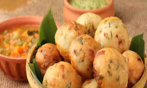 Breakfast: सूजी और बेसन से बना आसान नाश्ता Breakfast: सूजी और बेसन से बना आसान नाश्ता