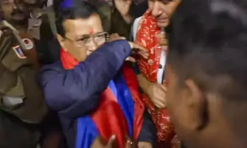 Delhi में केजरीवाल के पैदल मार्च में सुरक्षा को लेकर विवाद Delhi में केजरीवाल के पैदल मार्च में सुरक्षा को लेकर विवाद