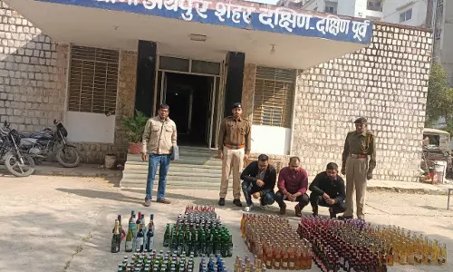Jaipur: जिला कलेक्टर के निर्देश पर आबकारी विभाग की बड़ी कार्रवाई Jaipur: जिला कलेक्टर के निर्देश पर आबकारी विभाग की बड़ी कार्रवाई
