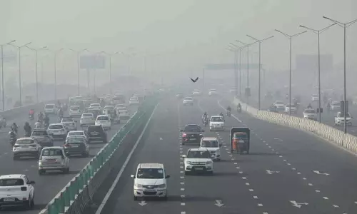 Delhi: दिल्ली की वायु गुणवत्ता लगातार सातवें दिन भी खराब, 346 एक्यूआई दर्ज
