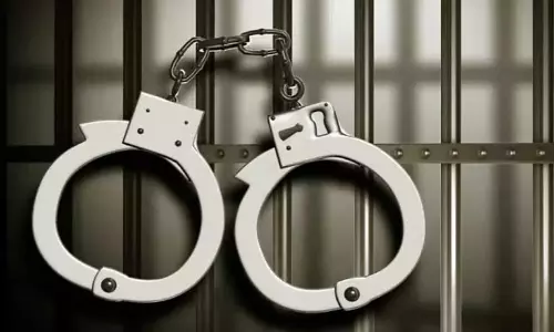 Assam : बक्सा में पति की हत्या के आरोप में पत्नी और प्रेमी गिरफ्तार Assam : बक्सा में पति की हत्या के आरोप में पत्नी और प्रेमी गिरफ्तार