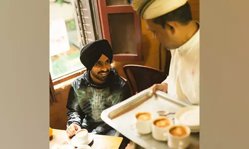 Diljit Dosanjh ने कोलकाता के इंडियन कॉफ़ी हाउस का दौरा किया, दक्षिणेश्वर मंदिर में ध्यान लगाया
