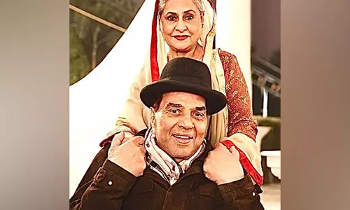 Dharmendra ने गुड्डी की सह-कलाकार जया बच्चन के साथ पुरानी तस्वीर शेयर की
