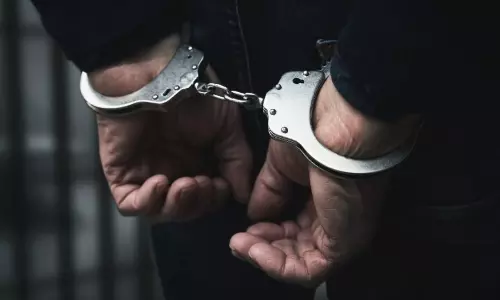 Andhra Pradesh: हनी ट्रैप मामले में मुख्य आरोपी गिरफ्तार Andhra Pradesh: हनी ट्रैप मामले में मुख्य आरोपी गिरफ्तार