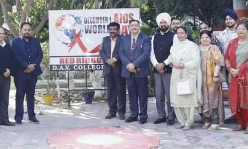 अबोहर के DAV कॉलेज में एड्स जागरूकता रैली निकाली गई अबोहर के DAV कॉलेज में एड्स जागरूकता रैली निकाली गई