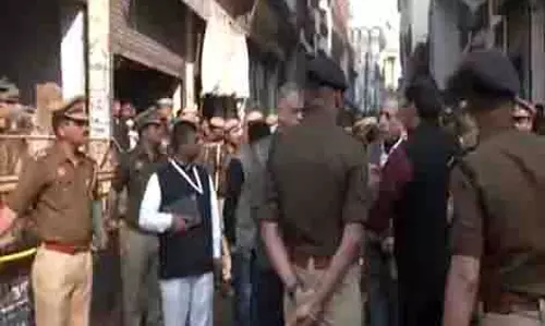 UP: 3 सदस्यीय न्यायिक पैनल ने कड़ी सुरक्षा के बीच संभल में शाही मस्जिद क्षेत्र का निरीक्षण किया