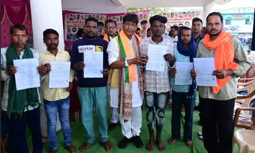 विधायक सिन्हा ने ग्राम पीढ़ी, खड़सा और लहंगर के 85 लाभार्थियों को जाति प्रमाण पत्र किया वितरित विधायक सिन्हा ने ग्राम पीढ़ी, खड़सा और लहंगर के 85 लाभार्थियों को जाति प्रमाण पत्र किया वितरित
