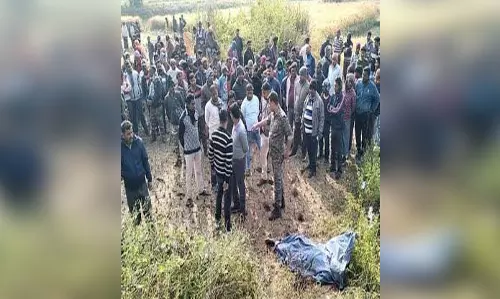 सेवानिवृत्त शिक्षक की धारदार हथियार से गर्दन काटकर हत्या, स्थानीय लोग गुस्से में