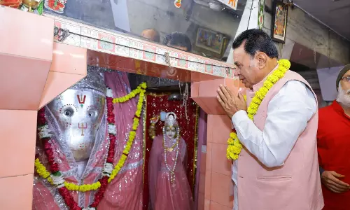 Jaipur: संसदीय कार्य मंत्री ने रातानाडा गणेश मंदिर में किए दर्शन Jaipur: संसदीय कार्य मंत्री ने रातानाडा गणेश मंदिर में किए दर्शन