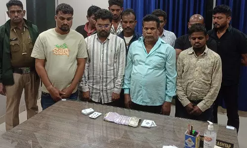 रायपुर में श्मशान घाट से 19 जुआरी गिरफ्तार रायपुर में श्मशान घाट से 19 जुआरी गिरफ्तार