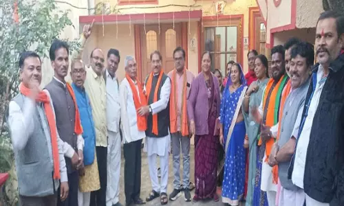 अशोक बजाज ने नवनिर्वाचित बूथ अध्यक्ष का किया सम्मान अशोक बजाज ने नवनिर्वाचित बूथ अध्यक्ष का किया सम्मान