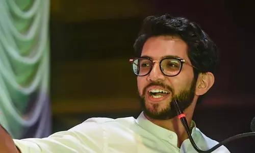 Maharashtra में सरकार गठन में देरी के लिए आदित्य ठाकरे ने चुनाव आयोग, भाजपा की आलोचना की