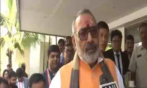 बांग्लादेश पर चुप, राजनीतिक पर्यटन के लिए संभल जाएंगे: गिरिराज सिंह का Rahul Gandhi पर हमला