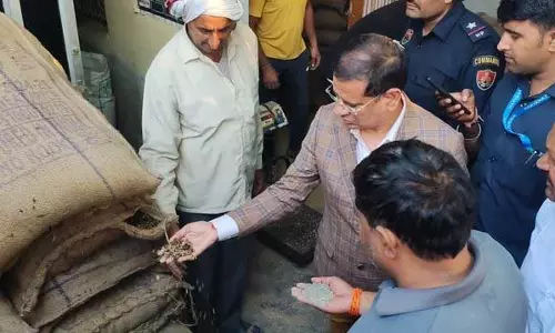 मंत्री ने डिपो में रखे अनाज में रेत पाया, FIR दर्ज करने का आदेश