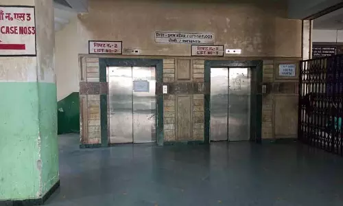 Himachal: लिफ्टें खराब, मरीज परेशान Himachal: लिफ्टें खराब, मरीज परेशान