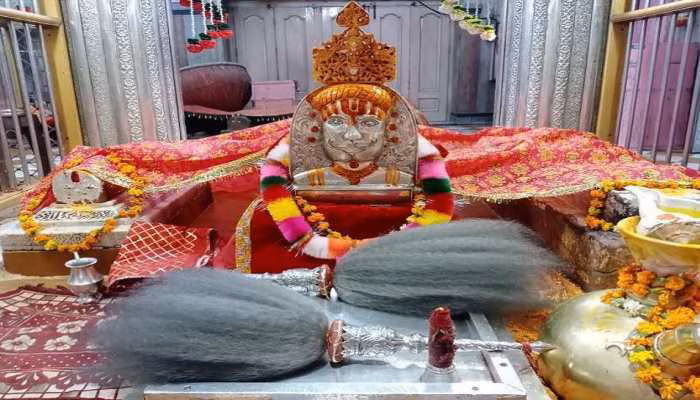 Rajasthan के इस चमत्कारी मंदिर में शीश झुकाने है पाकिस्तान
