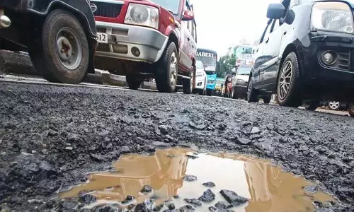 Kerala में क्षतिग्रस्त ग्रामीण सड़कों की मरम्मत के लिए
