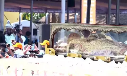 GOA: सेंट फ्रांसिस जेवियर की प्रदर्शनी में तीर्थयात्रियों को पवित्रता की आभा का अनुभव GOA: सेंट फ्रांसिस जेवियर की प्रदर्शनी में तीर्थयात्रियों को पवित्रता की आभा का अनुभव