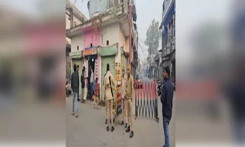 संभल: कड़ी सुरक्षा के बीच न्यायिक आयोग ने घटनास्थल और शाही जामा मस्जिद का किया निरीक्षण संभल: कड़ी सुरक्षा के बीच न्यायिक आयोग ने घटनास्थल और शाही जामा मस्जिद का किया निरीक्षण