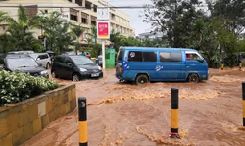 Kenya ने भारी बारिश के बीच बाढ़ की चेतावनी जारी की