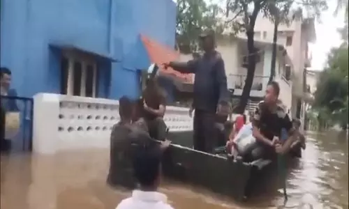 भारतीय सेना ने Puducherry में कई बचाव अभियान चलाए भारतीय सेना ने Puducherry में कई बचाव अभियान चलाए