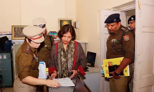 DGP ने महिला थानों का किया औचक निरीक्षण