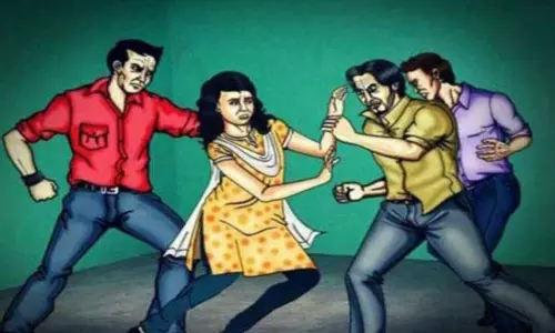 Moradabad: महिला सिपाही के साथ दबंगों ने की छेड़छाड़, FIR दर्ज