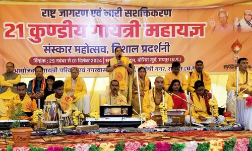 गायत्री महायज्ञ की पूर्णाहुति में लिया बुराई छोड़ने का संकल्प गायत्री महायज्ञ की पूर्णाहुति में लिया बुराई छोड़ने का संकल्प